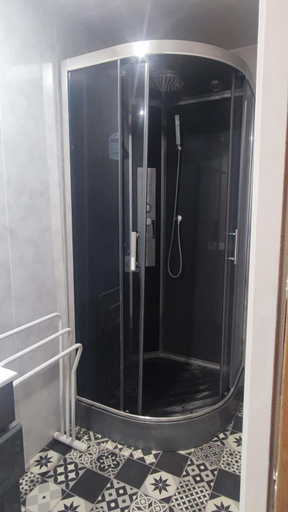 Bathroom, Auxais memory 44', Manche