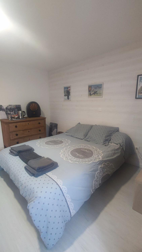 Bedroom 2, Auxais memory 44', Manche