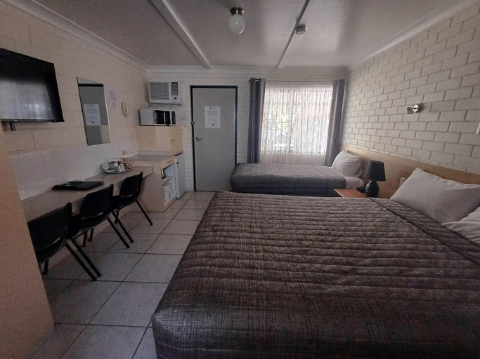 Bedroom 5, Gayndah Colonial Motor Inn, Gayndah