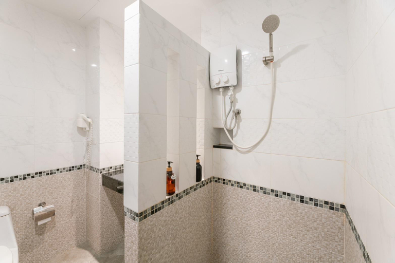 Bathroom 8