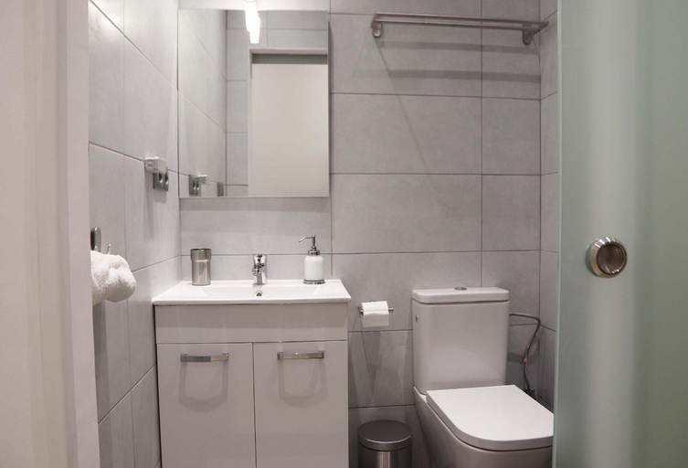 Bathroom 3, Hostal Gracia, Barcelona