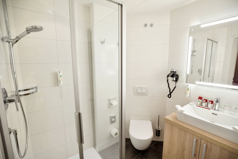 Bathroom 4, Four Points Flex by Sheraton Salzburg Messe, Salzburg