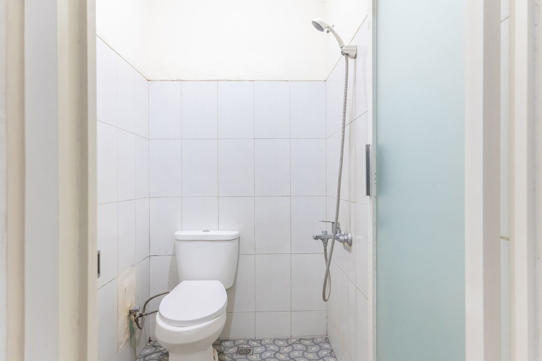 Bathroom 18