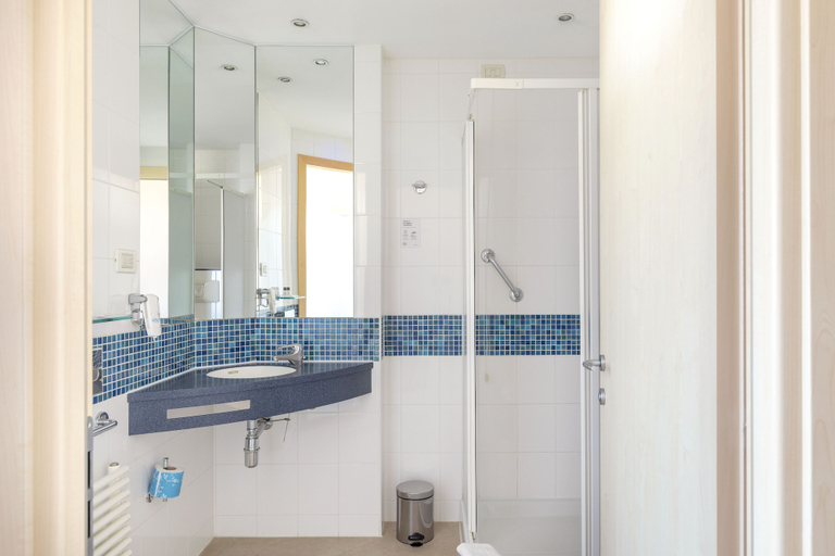 Bathroom 3, B&B Hotel Cherasco Langhe, Cuneo