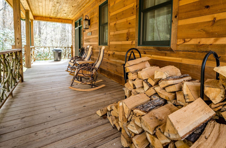 Others 3, stayNantahala - Smoky Mountain Cabins, Macon
