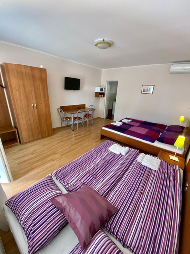 Others 5, Apartmanovy dom Flora, Dunajská Streda