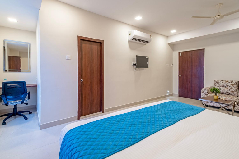 Others 3, Monday hotels Swarnas The Capital, Krishna