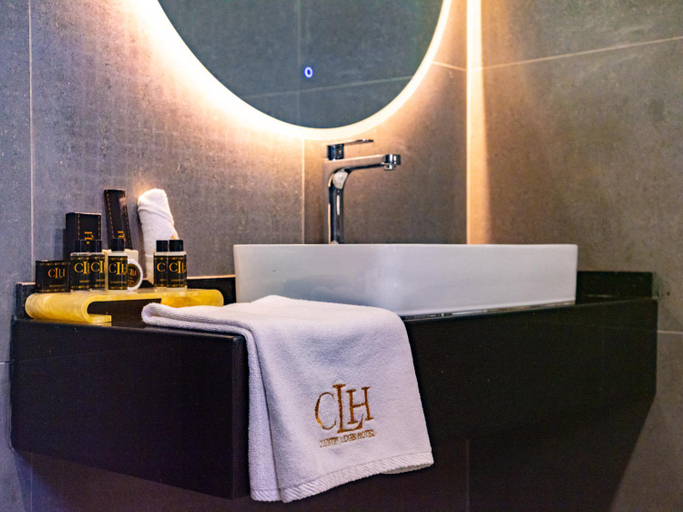 Bathroom 4, Country Lodge Complex, Western Urban