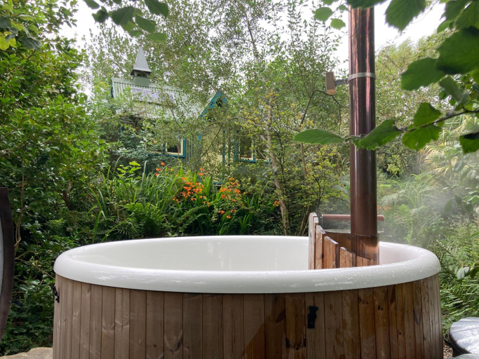 Bathroom, Enchanting Hand Painted Tabernacle with Hot Tub, Cornwall