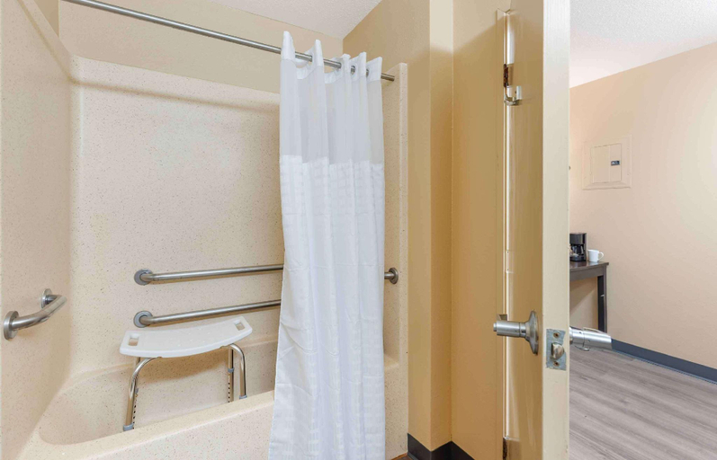 Bathroom 28