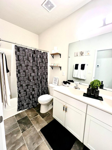 NEW Entire Luxury Raleigh home 15min to DT, Baby, Kids, FAMILY & PET FRIENDLY, EV car charger, PingP, Wake