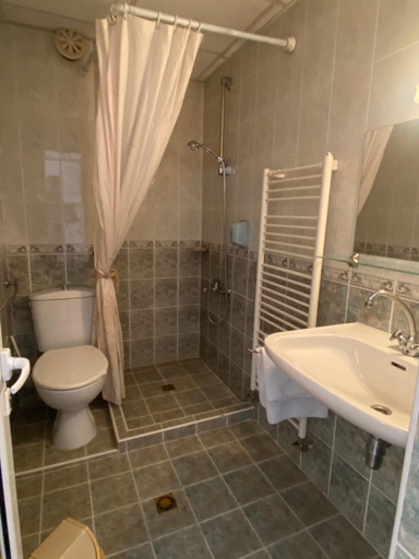 Bathroom 5, Family Hotel Zdravets, Stolichna
