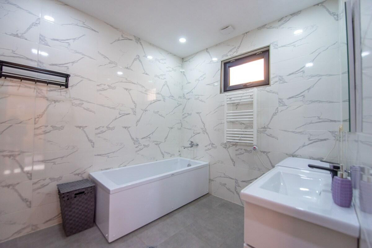 Others 4, Big family cottage with two bedrooms with bath, Mestia