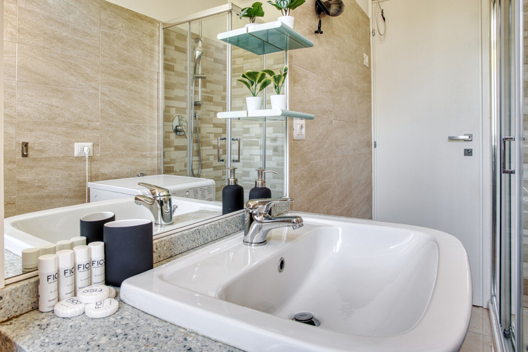 Bathroom, JOIVY Stylish Flat in Porta Genova, Milano