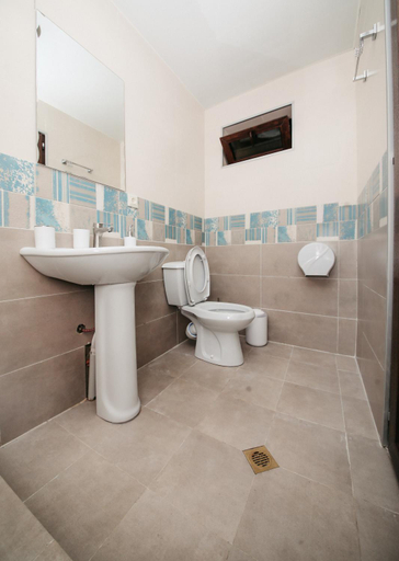 Shower 2, Plagio Green Terrace Homes, Tskaltubo