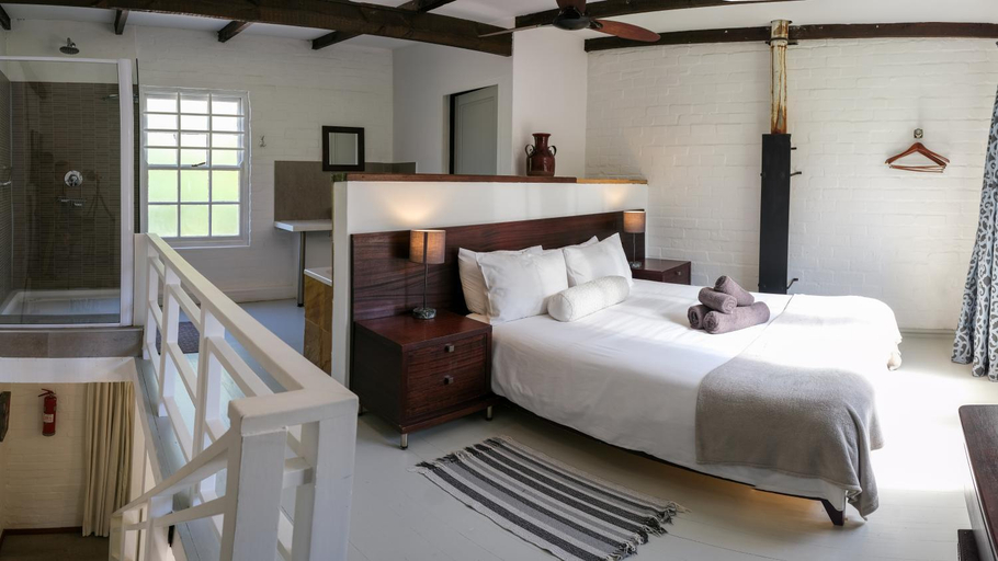Others 4, Old Potters Inn, Overberg