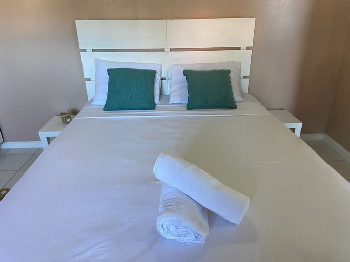 Bedroom 3, Bay Heights Escape- Courtyard Studios