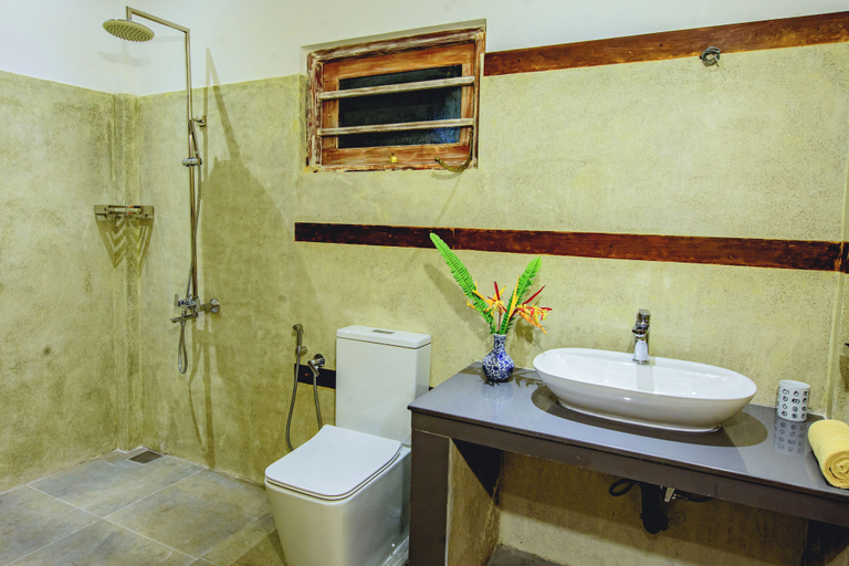 Bathroom 4, White on White, Hikkaduwa