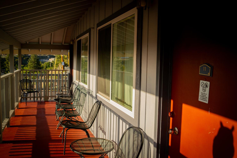 Others 5, Yosemite Gateway Motel, Mono