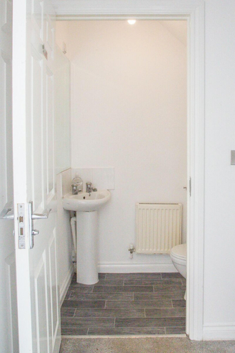 Bathroom 3, 5 Bed Detached House - Sleeps 14, Cardiff