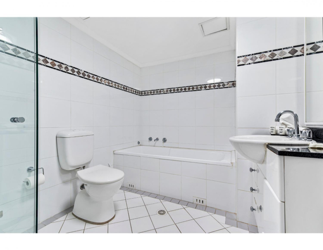 Bedroom 3, Poolside 2-Bed Haven, Walk to City Centre, Sydney
