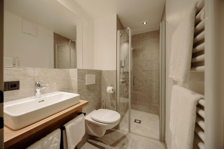 Bathroom 3, Rohrmooser Schlossl, Liezen
