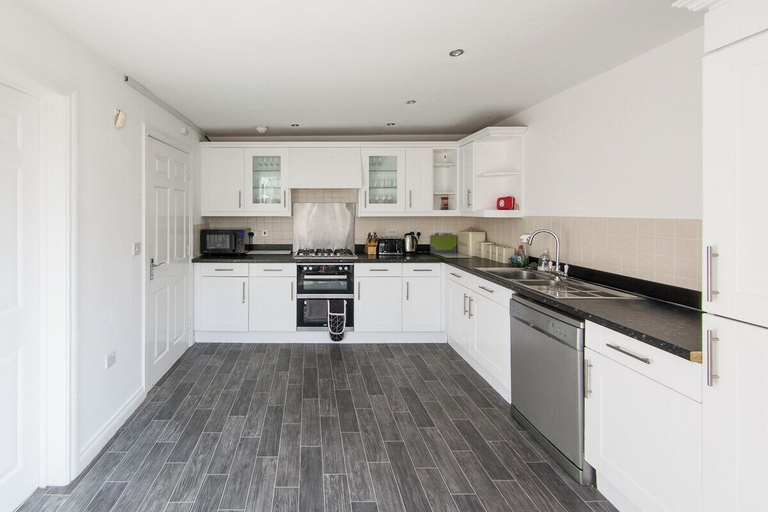Others 4, 5 Bed Detached House - Sleeps 14, Cardiff