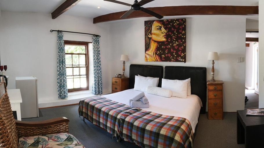 Others 5, Old Potters Inn, Overberg