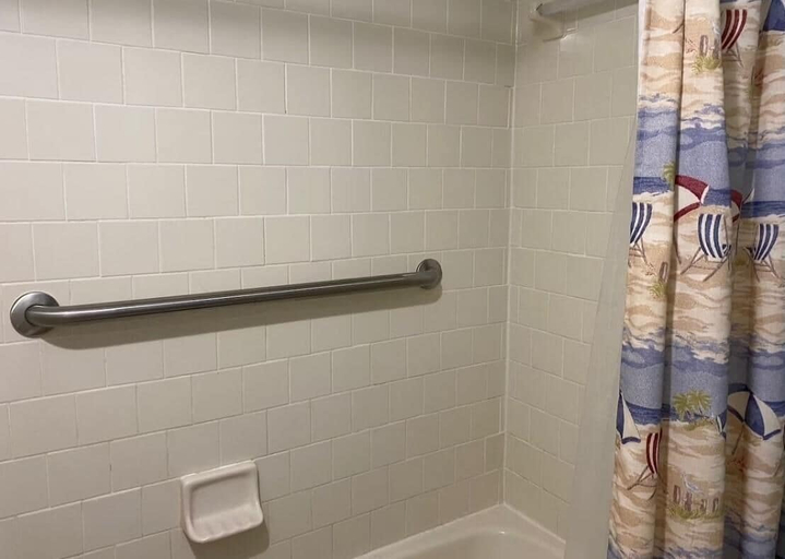 Bathroom 5, The Summit 1209, Bay