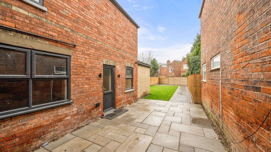 Others 4, Santi House, Lincolnshire