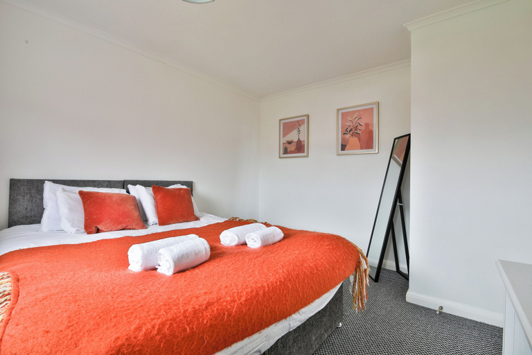 Bedroom 2, 3 Bed House with Private Parking, Vale of Glamorgan