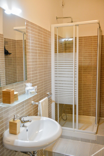 Bathroom 5, B&B Portafortuna Lucky Charm, Salerno
