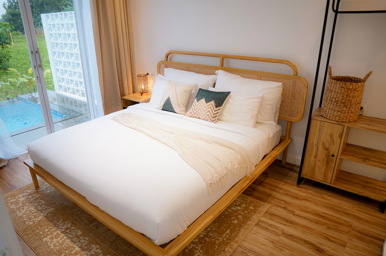 Putih Kaca Villa with Private Pool, Sleman