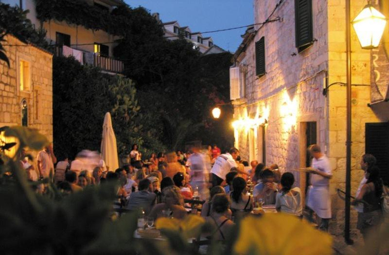 Others 4, Cheap Sleep Marinero, Hvar