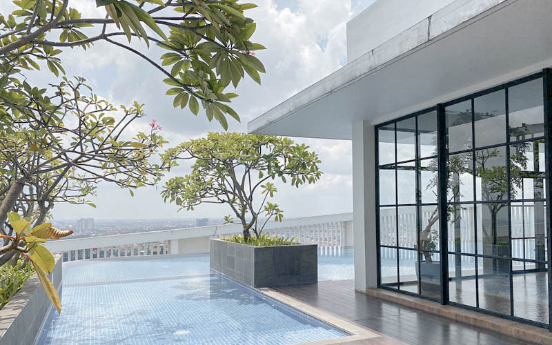 2BR Luxurious and Spacious Apartment at One East Penthouse Residence By Travelio, Surabaya