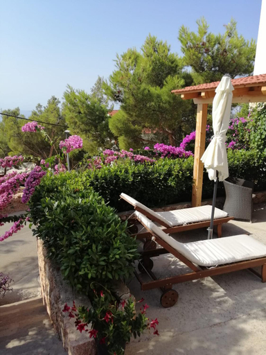 Others 4, Apartmani Nila, Jelsa