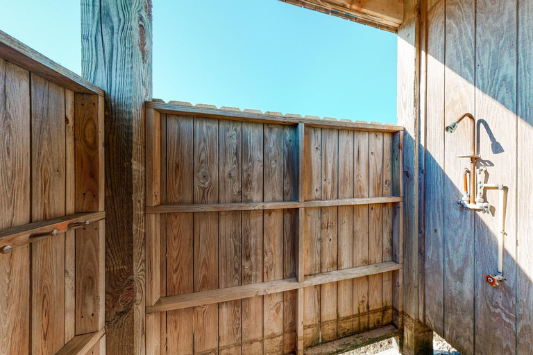 Exterior & Views 1, Zen Den #18-B, Dare