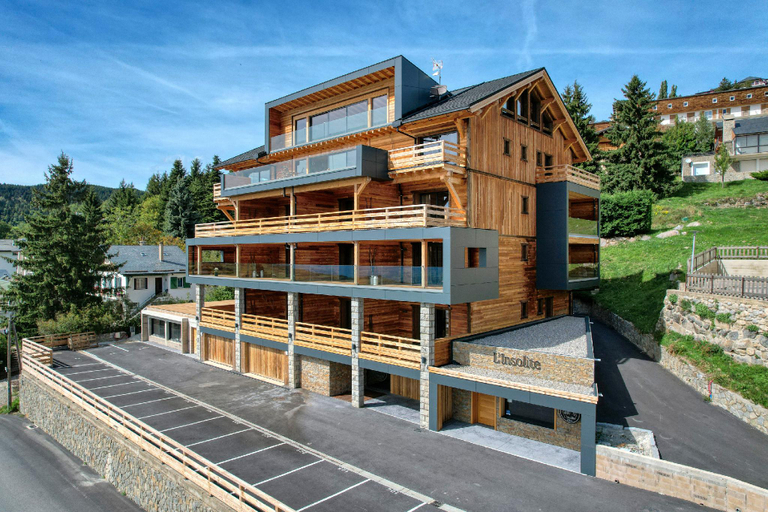 Exterior & Views