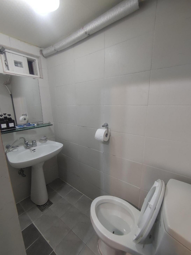 Bathroom 2, Joy Guesthouse, Jung