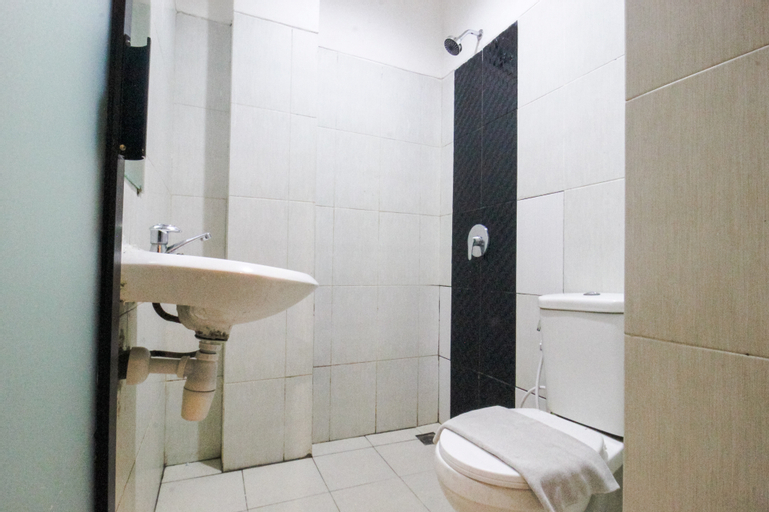 Bathroom 16
