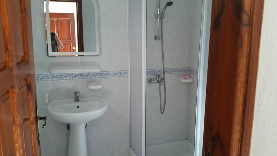 Bathroom 3, Paradise Bungalows