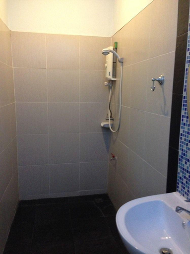 Bathroom 3, U2 Inn, Hat Yai