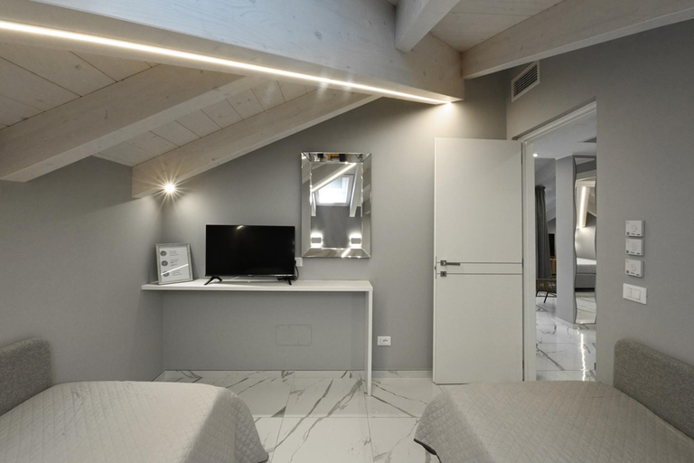 Others 3, Camere Amely, Imperia