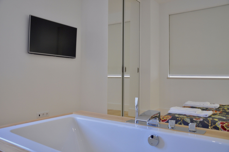 Bathroom 4, Casa de São Bento by PURUS, Coimbra