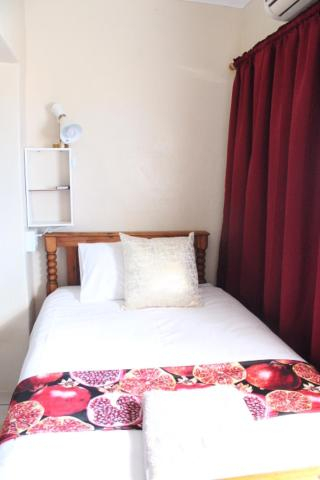 Others 4, Beit-El BnB, Capricorn