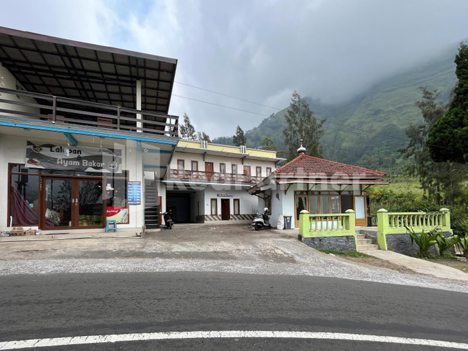 Exterior & Views 2, Family Homestay Syariah Bromo Mitra RedDoorz, Probolinggo