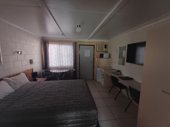 Bedroom 2, Gayndah Colonial Motor Inn, Gayndah