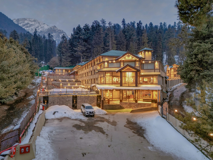Exterior & Views
