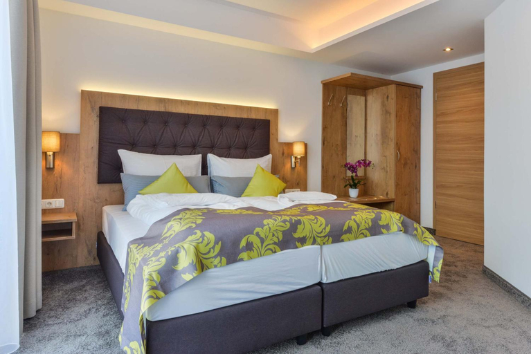 Bedroom 2, 4 Sterne Hotel & Restaurant Haunstetter Hof Augsburg, Augsburg