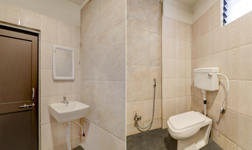 Bathroom, Suman Lodging, Kolhapur